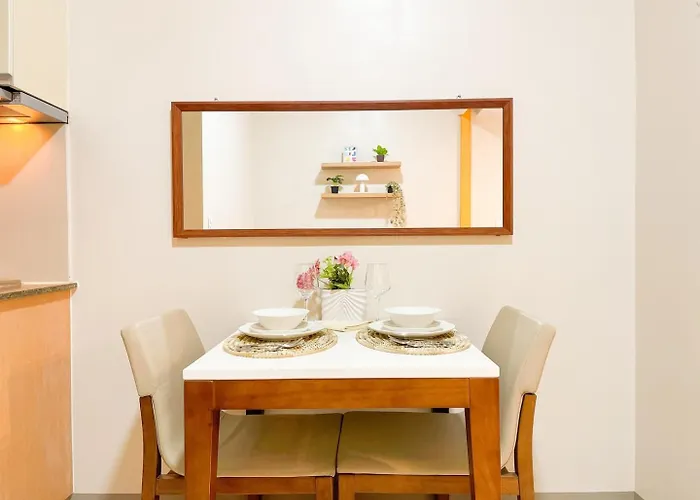 Luxury Bgc Across Uptown Mall #ournw19a Holiday home Manila
