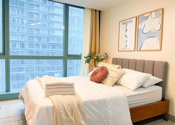 Luxury Bgc Across Uptown Mall #ournw19a *