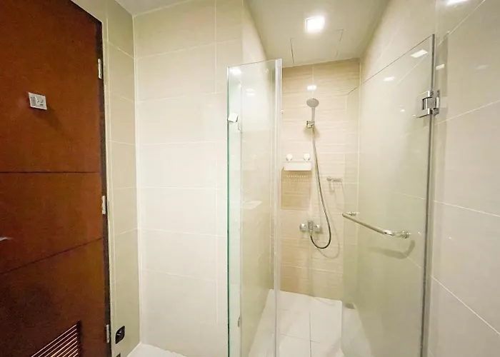 Luxury Bgc Across Uptown Mall #ournw19a * Manila