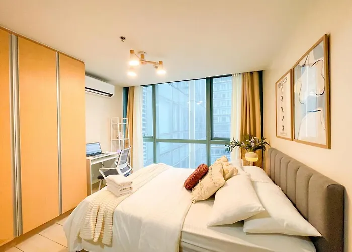 Luxury Bgc Across Uptown Mall #ournw19a Holiday home